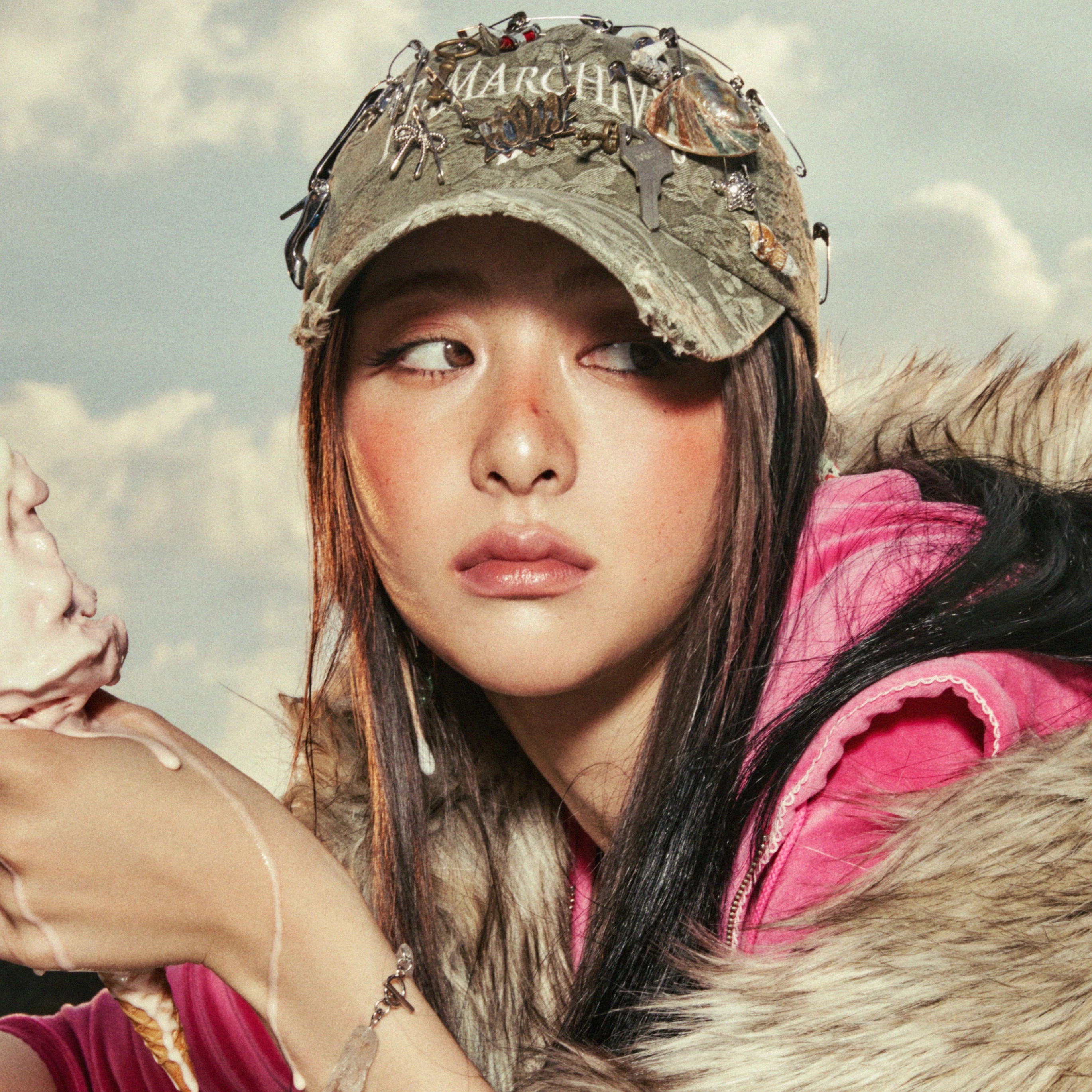 HUH YUNJIN