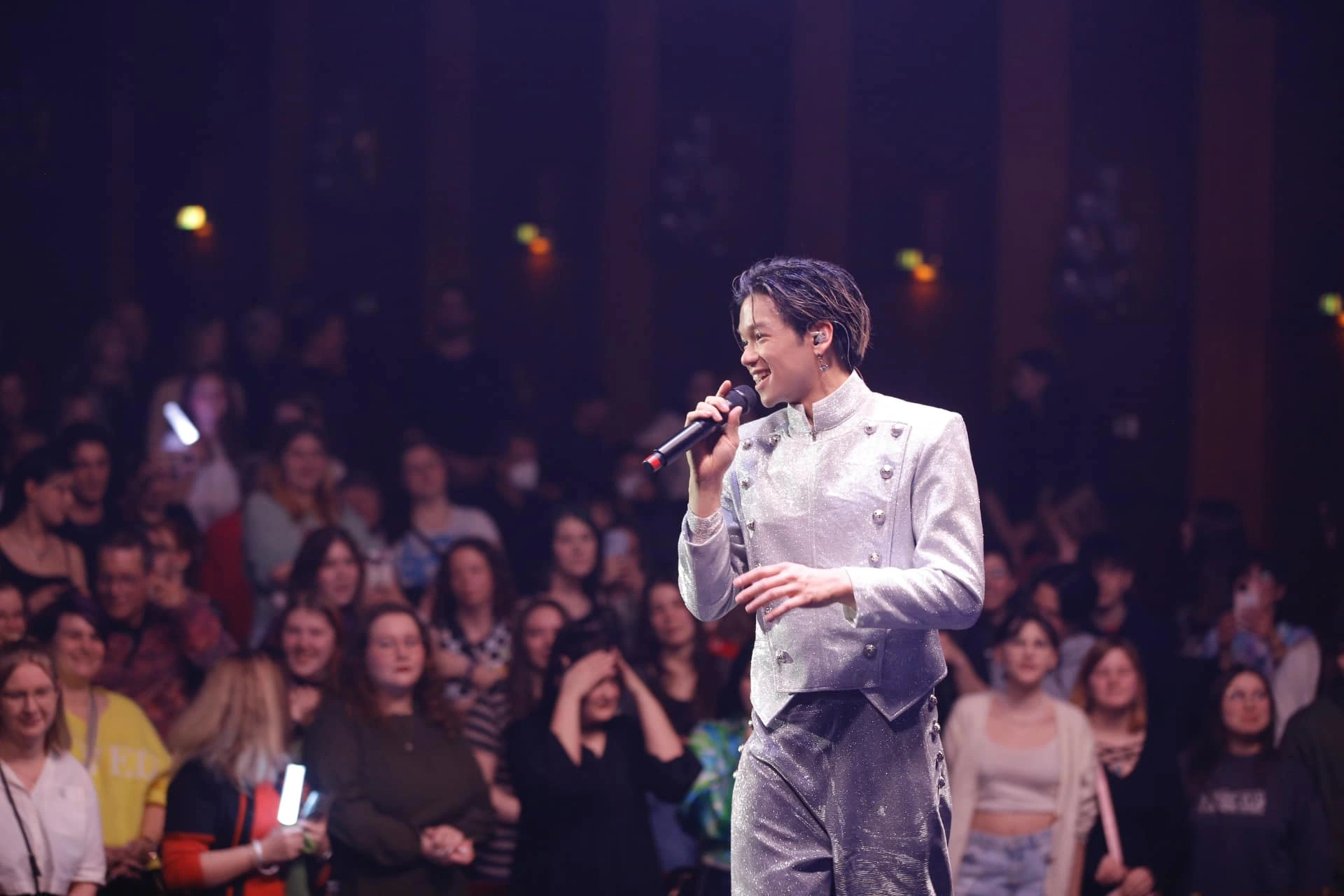 Live show ca sĩ Việt ở nước ngoài: tham vọng và lý tưởng